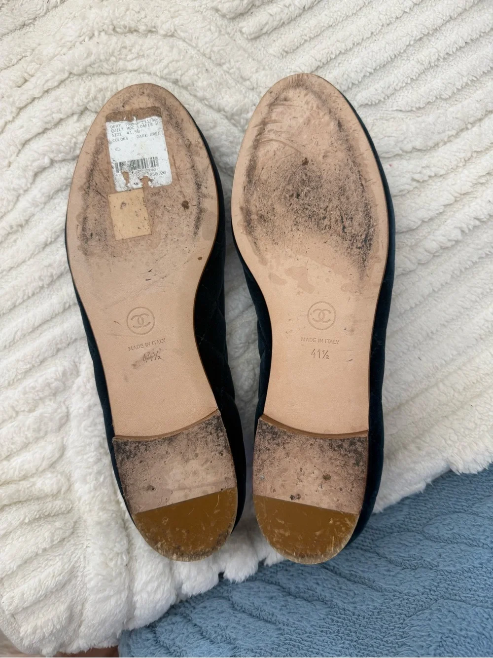 CHANEL Velvet Loafers with Crystal CC Logo in Navy Blue